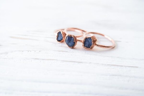 Rough Rose Gold Sapphire Ring - Image 2