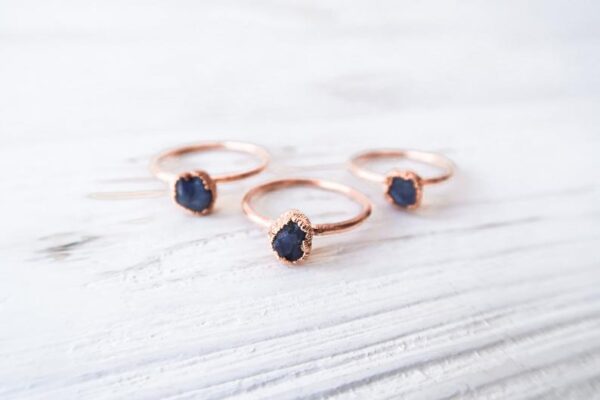 Rough Rose Gold Sapphire Ring - Image 3