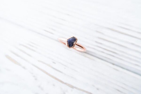 Rough Rose Gold Sapphire Ring - Image 5