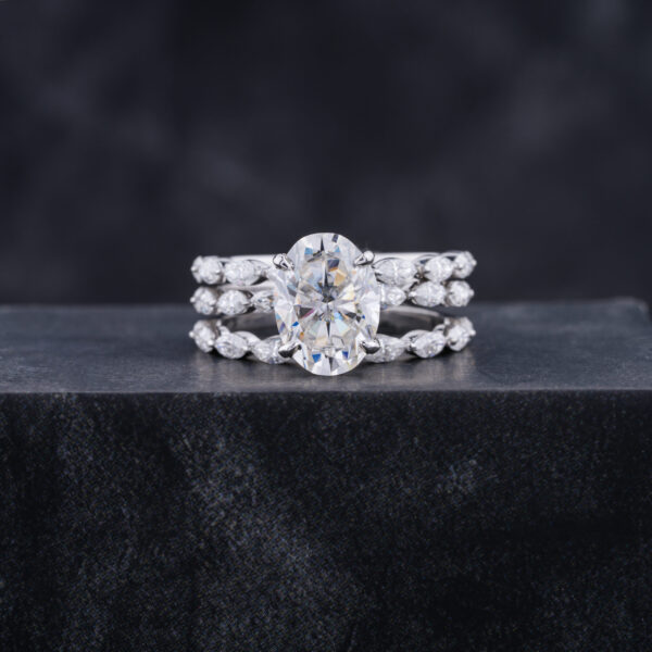 1 carat oval cut Moissanite Engagement ring with two wedding band - Image 3