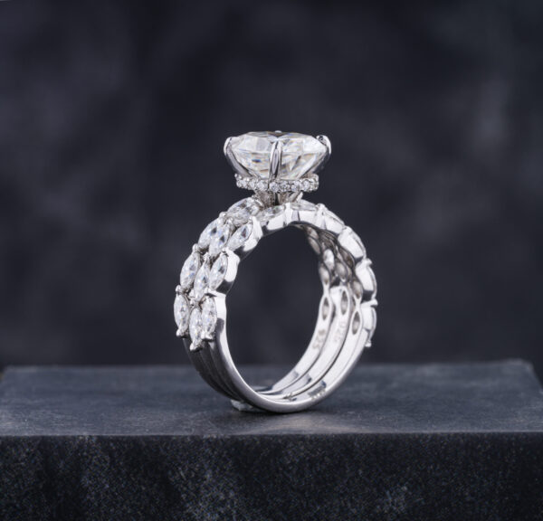 1 carat oval cut Moissanite Engagement ring with two wedding band - Image 5